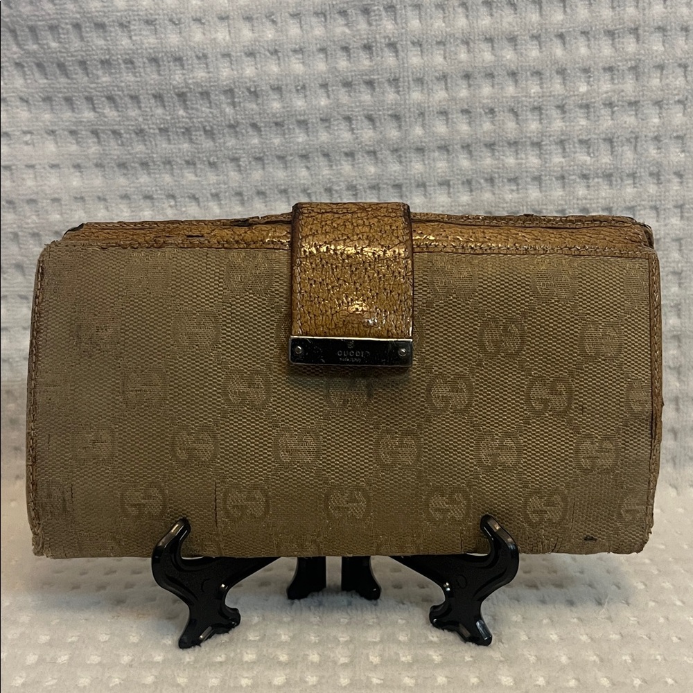 Gucci Tan Monogram Wallet (Rehab)